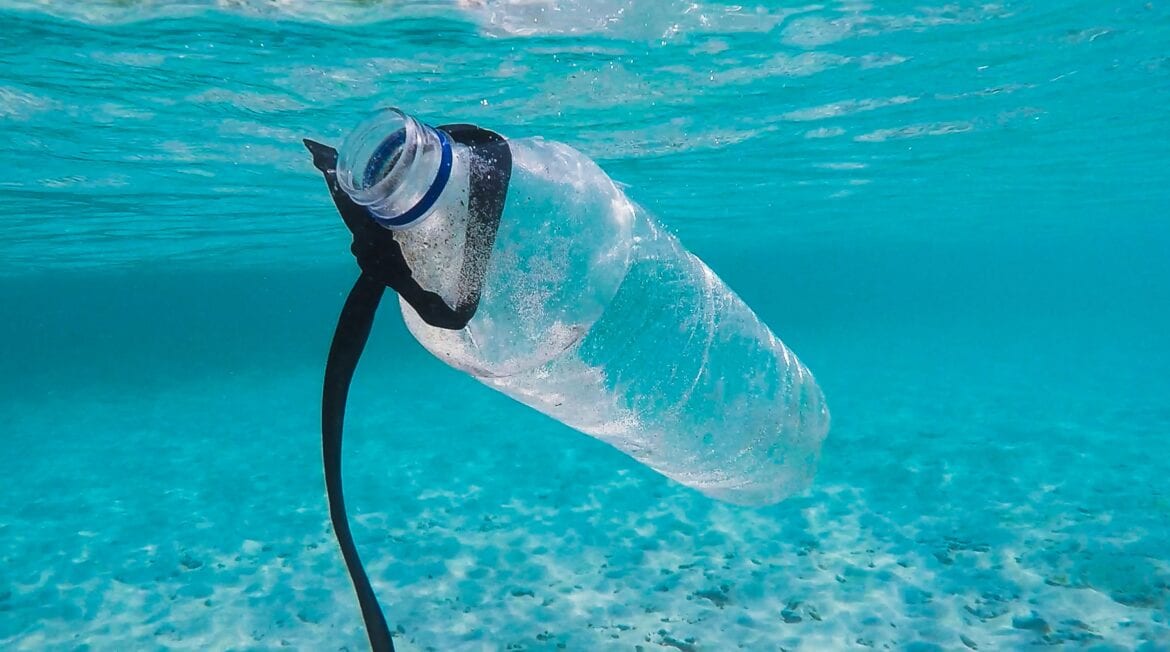 waarom inhoudsopgave Tips Lifehack: Zo kan je met een plastic fles water uit de zee filteren - The  Hike