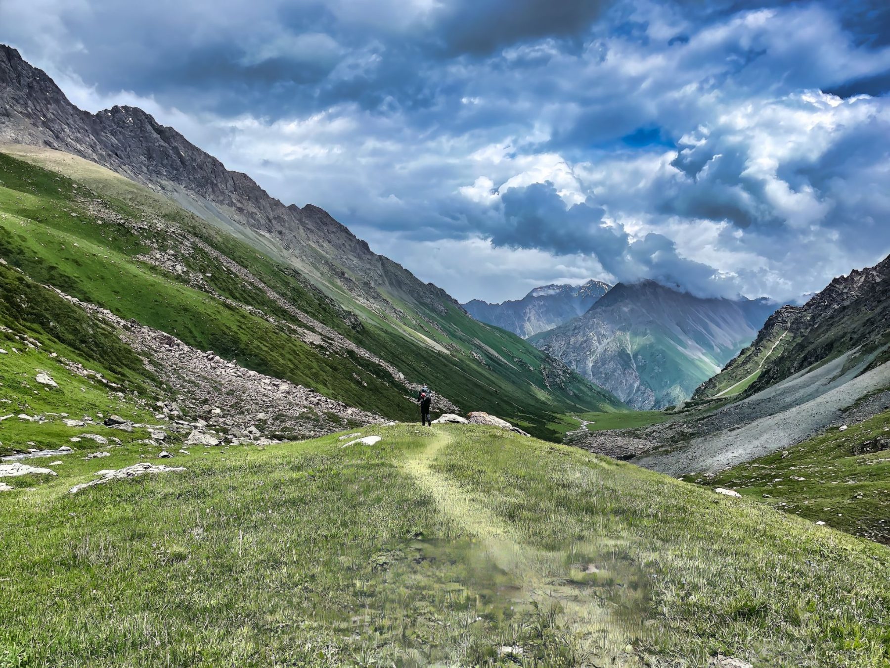 Hiken in Kirgizië langs prachtige valleien