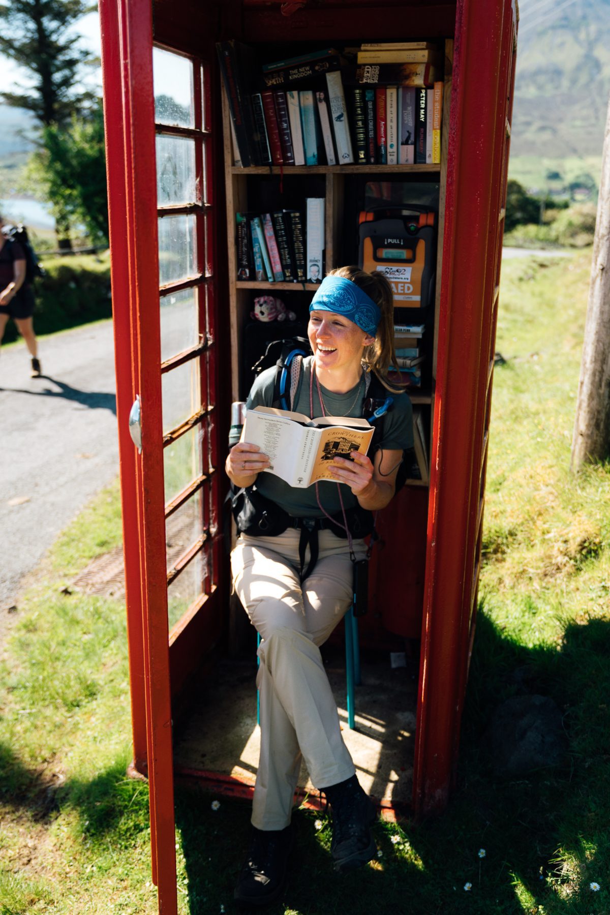 Engelse rode telefooncel omgetoverd tot bibliotheek op Skye tijdens The Scotland Trail