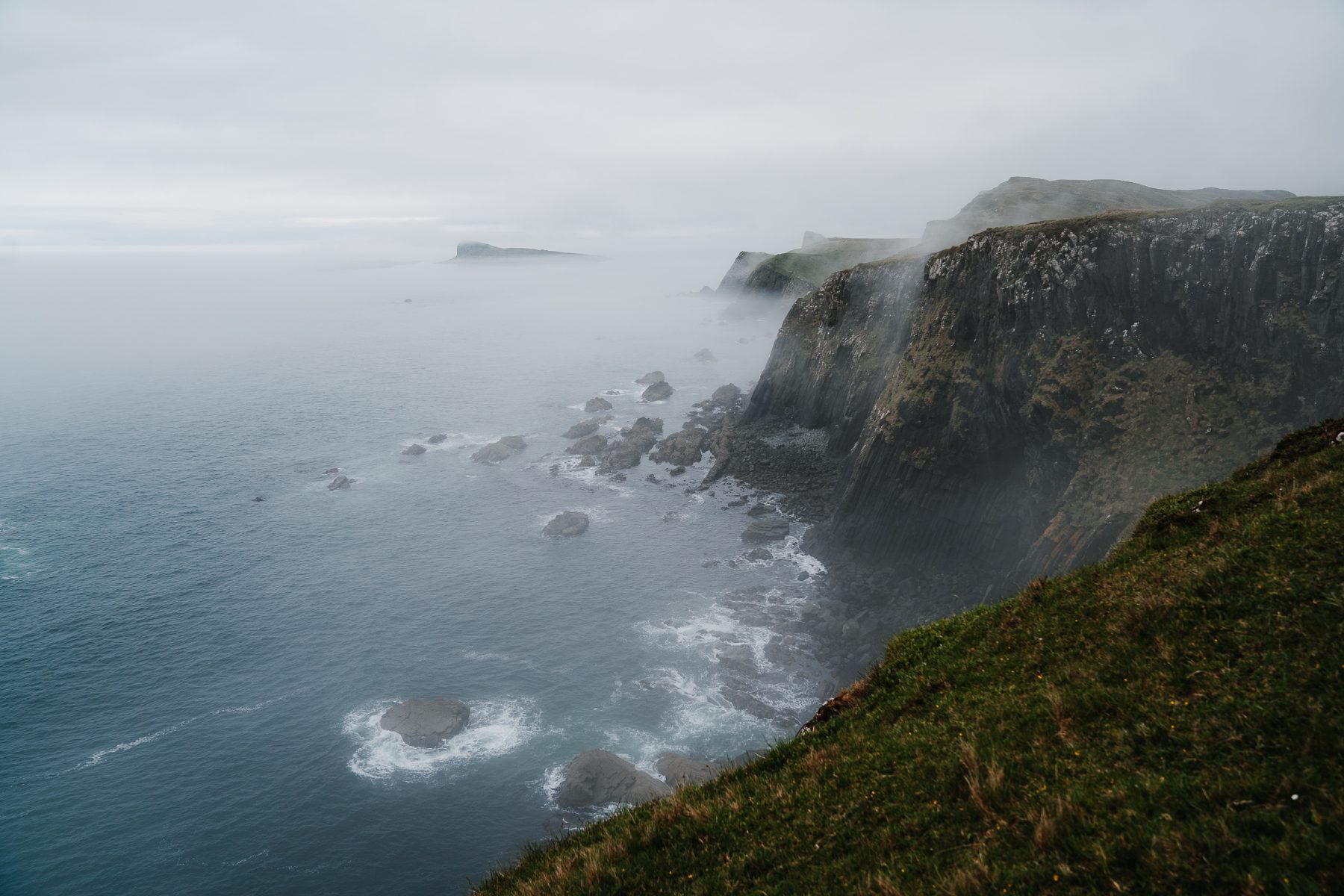 Mistig uitzicht op Isle of Skye