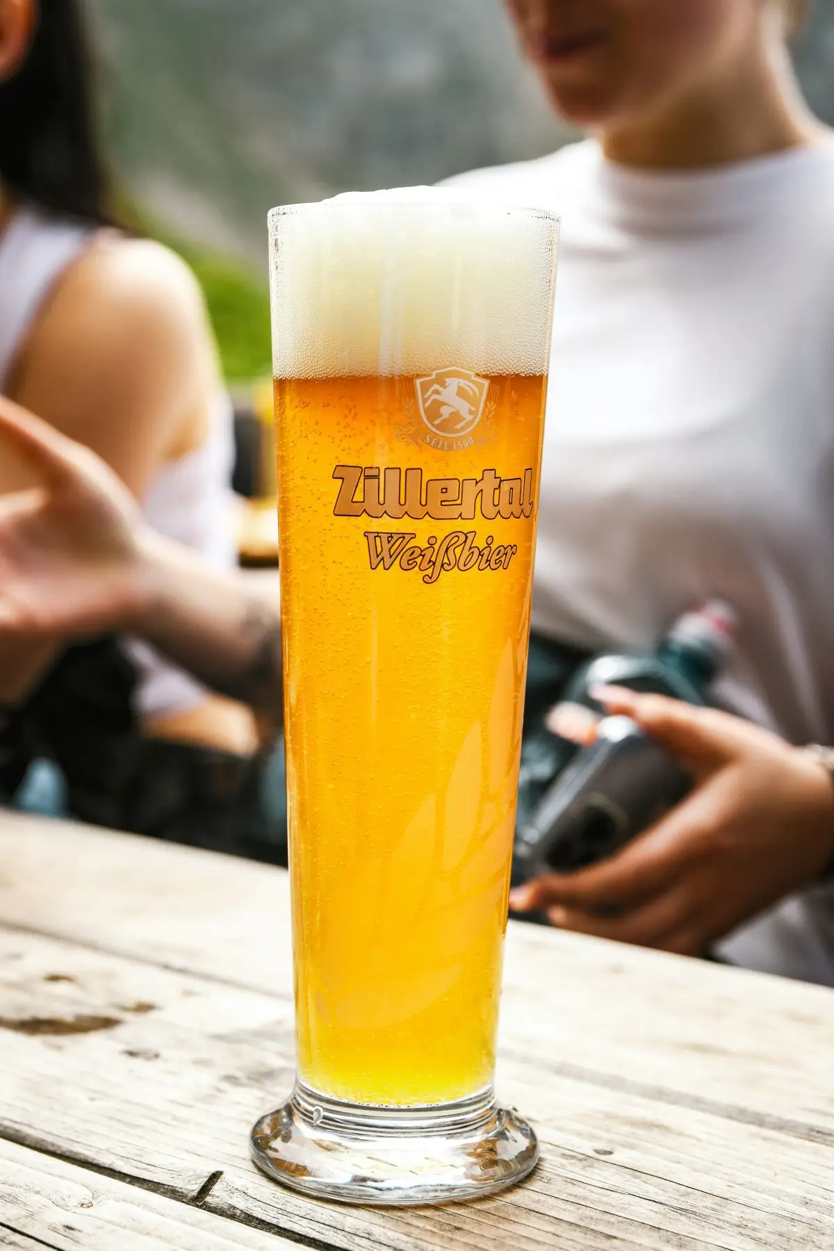 Weizen drinken in hut op de Berliner Höhenweg