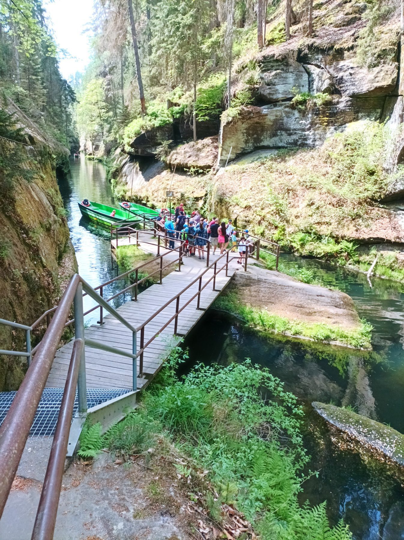 Lopen door kloven over de Hřebenovka