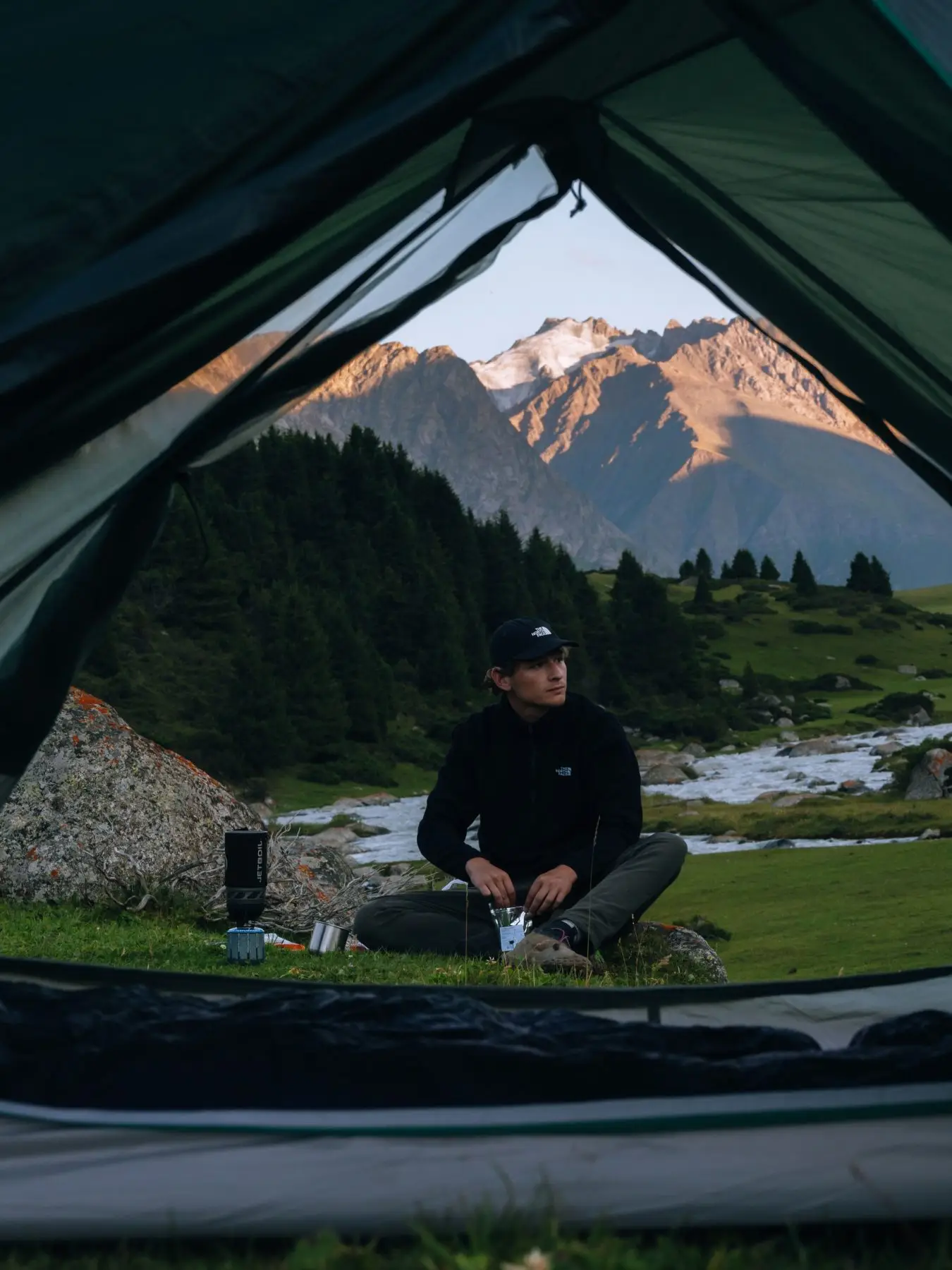 De Ak-Suu traverse hiken in Kirgizië