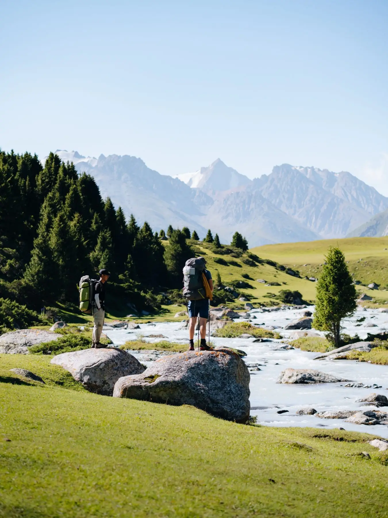 De Ak-Suu traverse hiken in Kirgizië